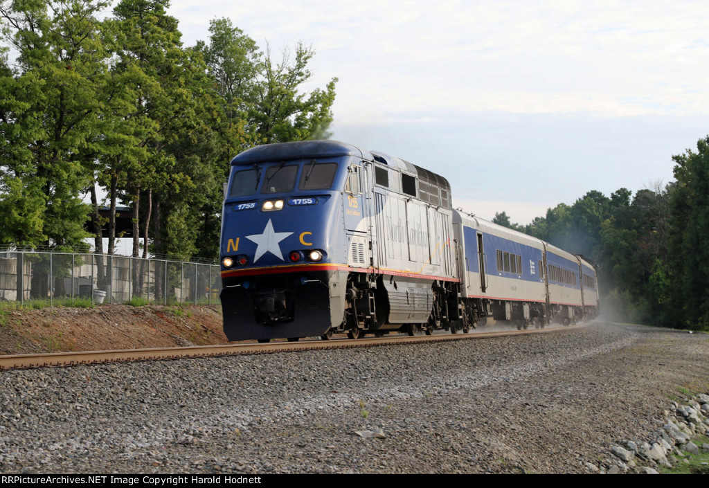 RNCX 1755 leads train 73 southbound